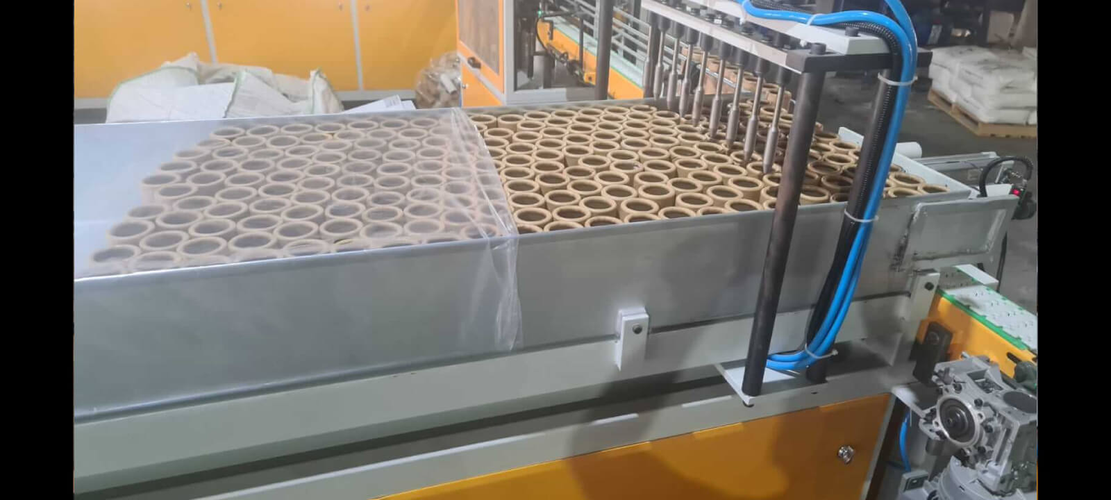máquina para la producción de bobinas textiles