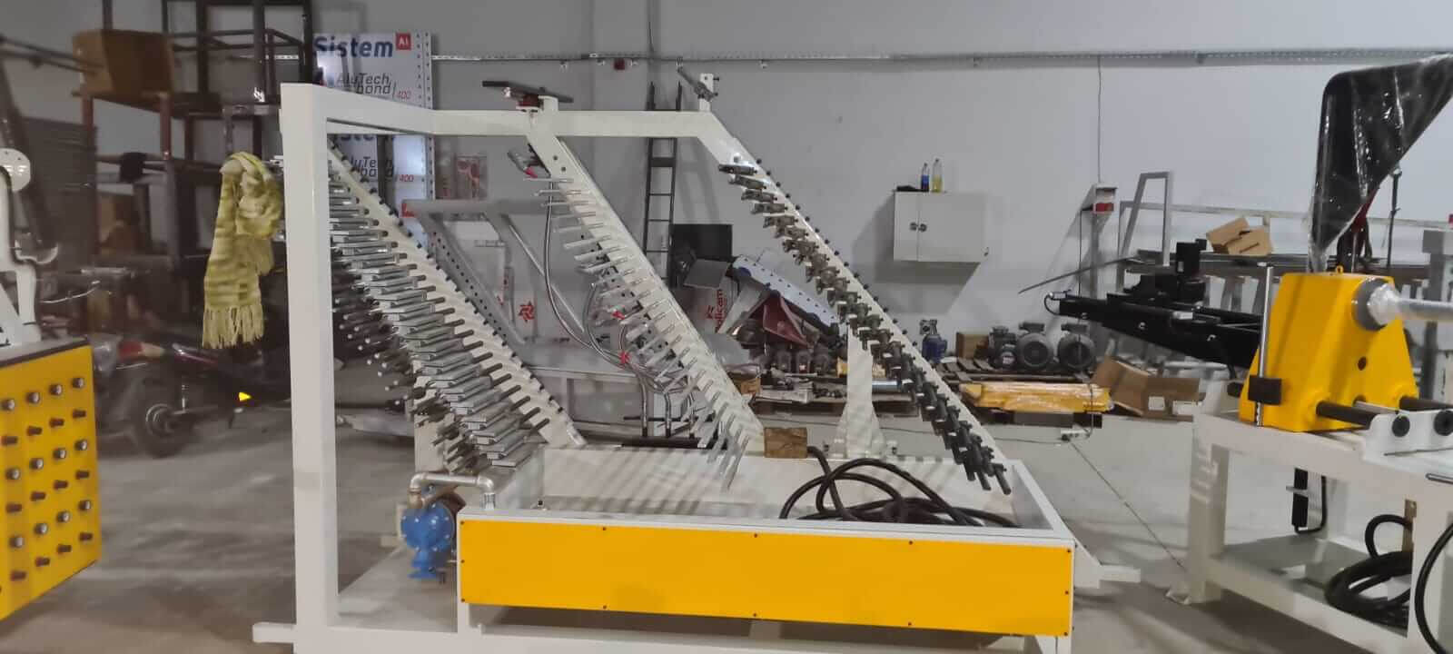 машина для производства двухлезвийных спиральных бумажных труб